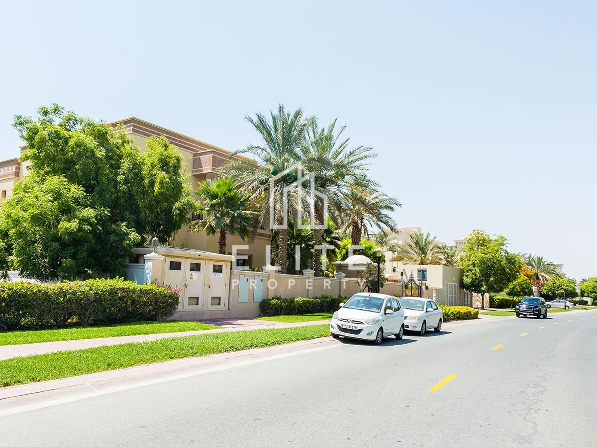 Land for Sale in Emirates Hills AED 3,327 Per Square Foot