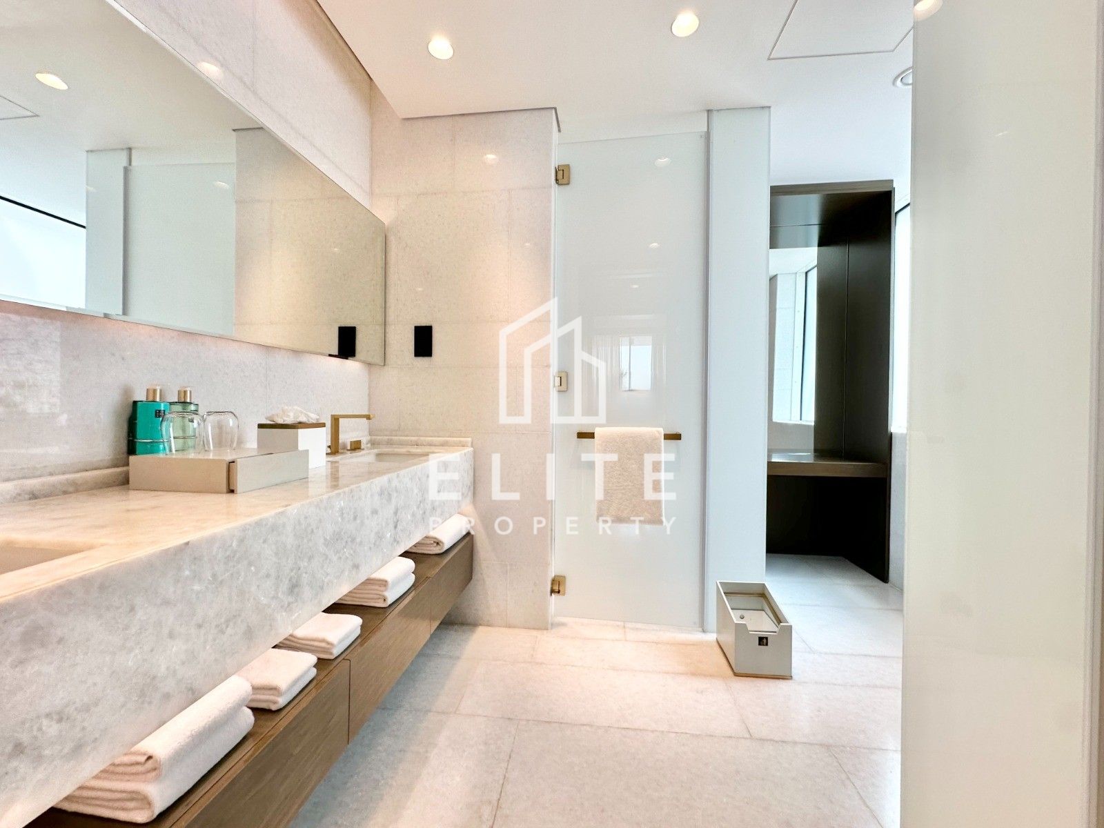LUXURY LIVING | BEACHFRONT | PRIVATE POOL