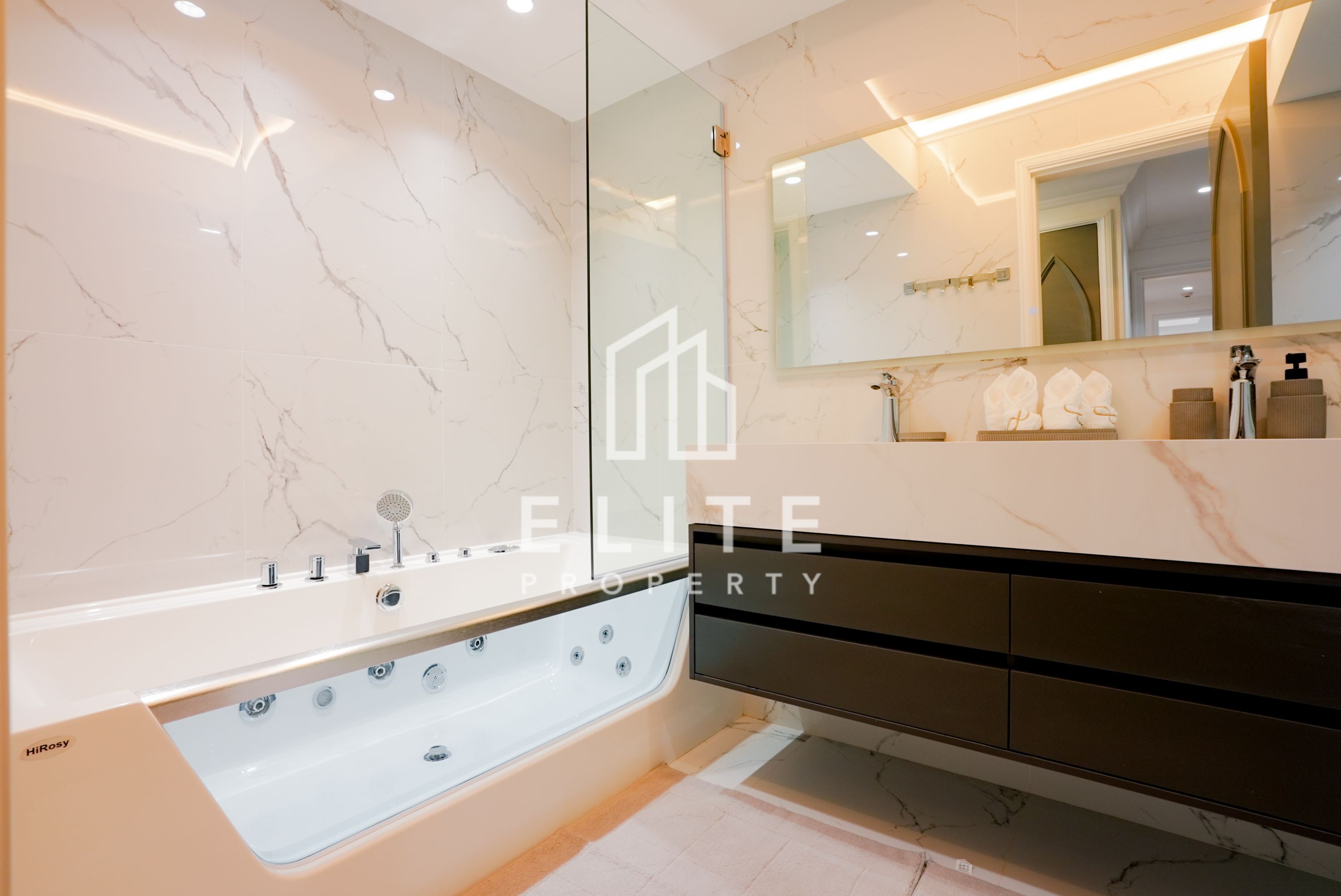 Full Burj and Fountain View | Upgraded | Jacuzzi
