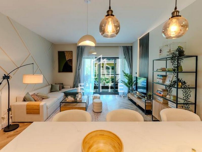 Luxurious | 12 cheques | Upgraded