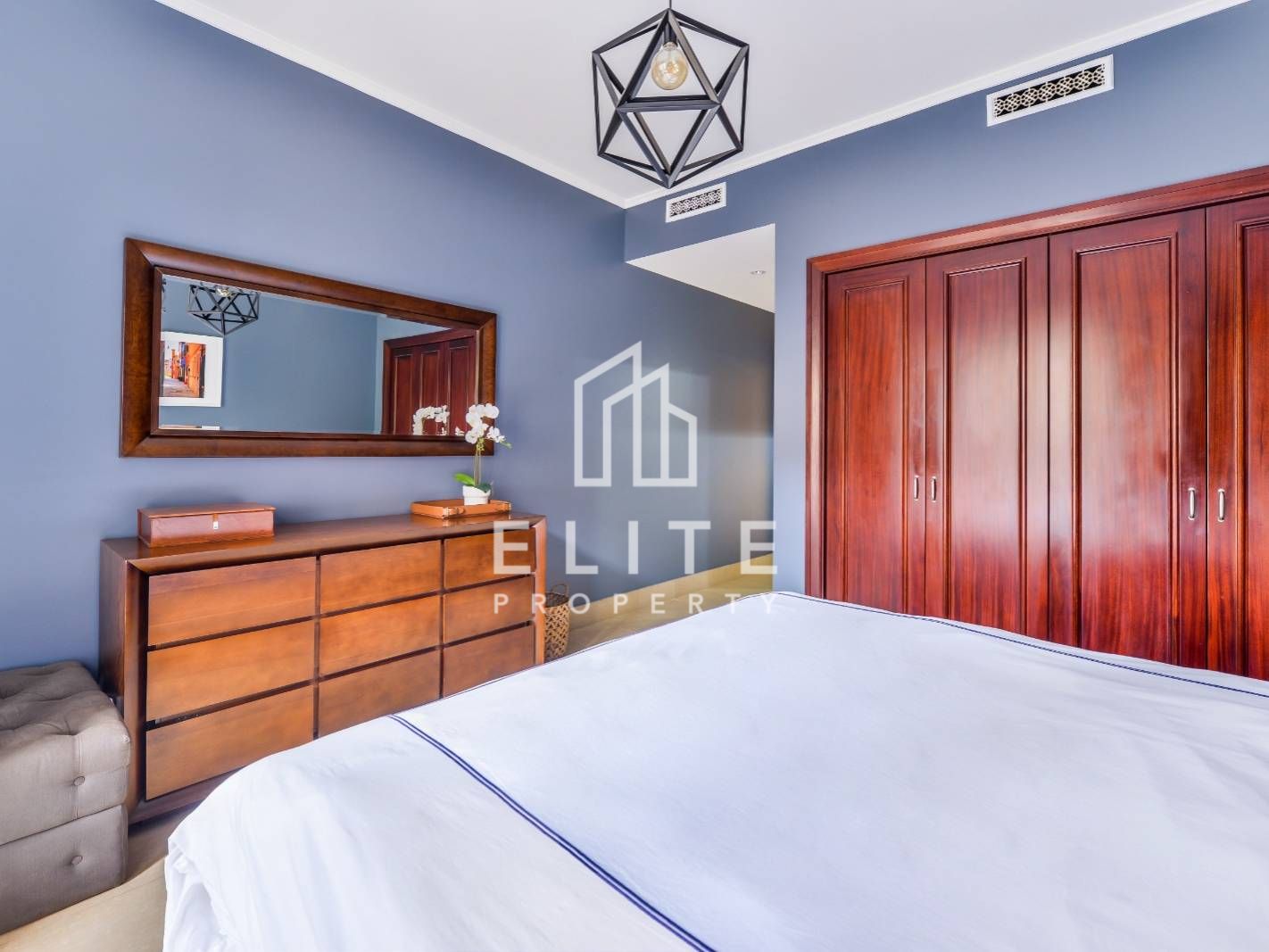 READY TO MOVE-IN, FULLY FURNISHED, SPACIOUS LAYOUT