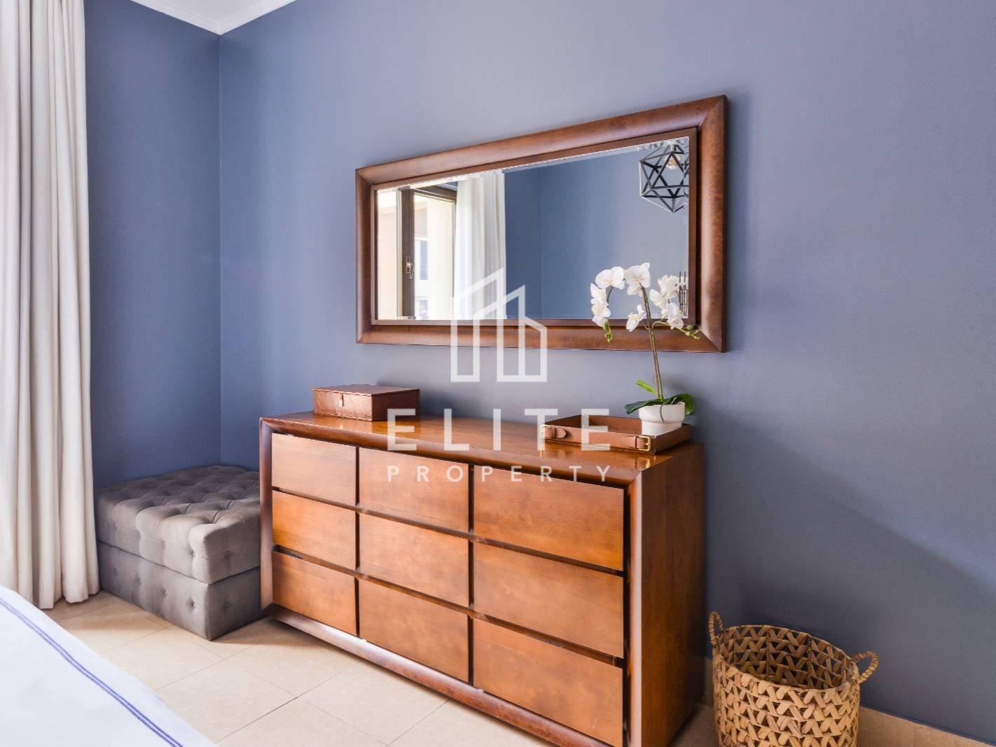 READY TO MOVE-IN, FULLY FURNISHED, SPACIOUS LAYOUT