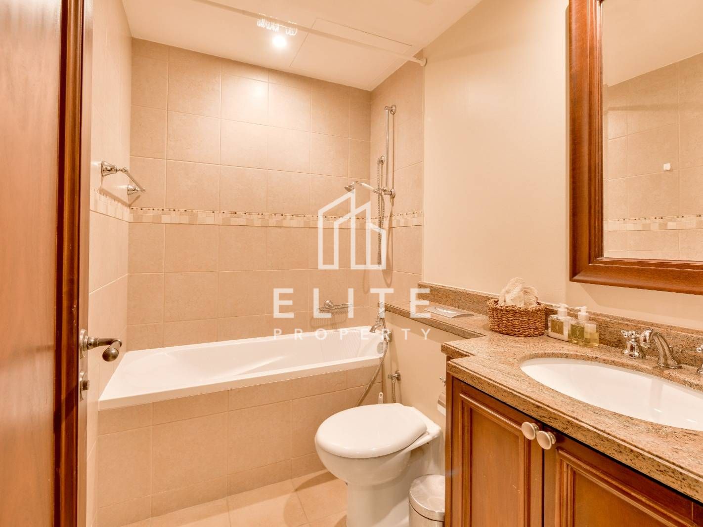 READY TO MOVE-IN, FULLY FURNISHED, SPACIOUS LAYOUT