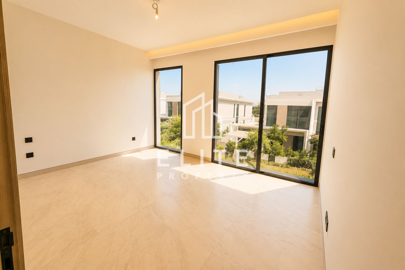 4 CHEQUES , FULLY EQUIPPED, LANDSCAPED
