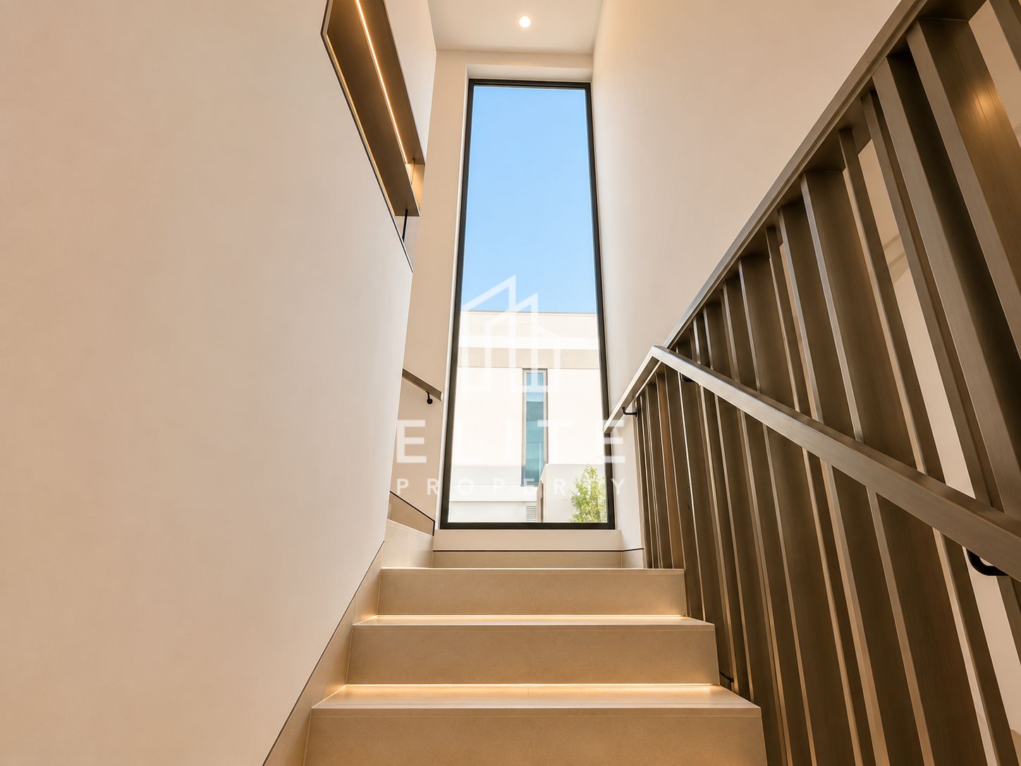 4 CHEQUES , FULLY EQUIPPED, LANDSCAPED