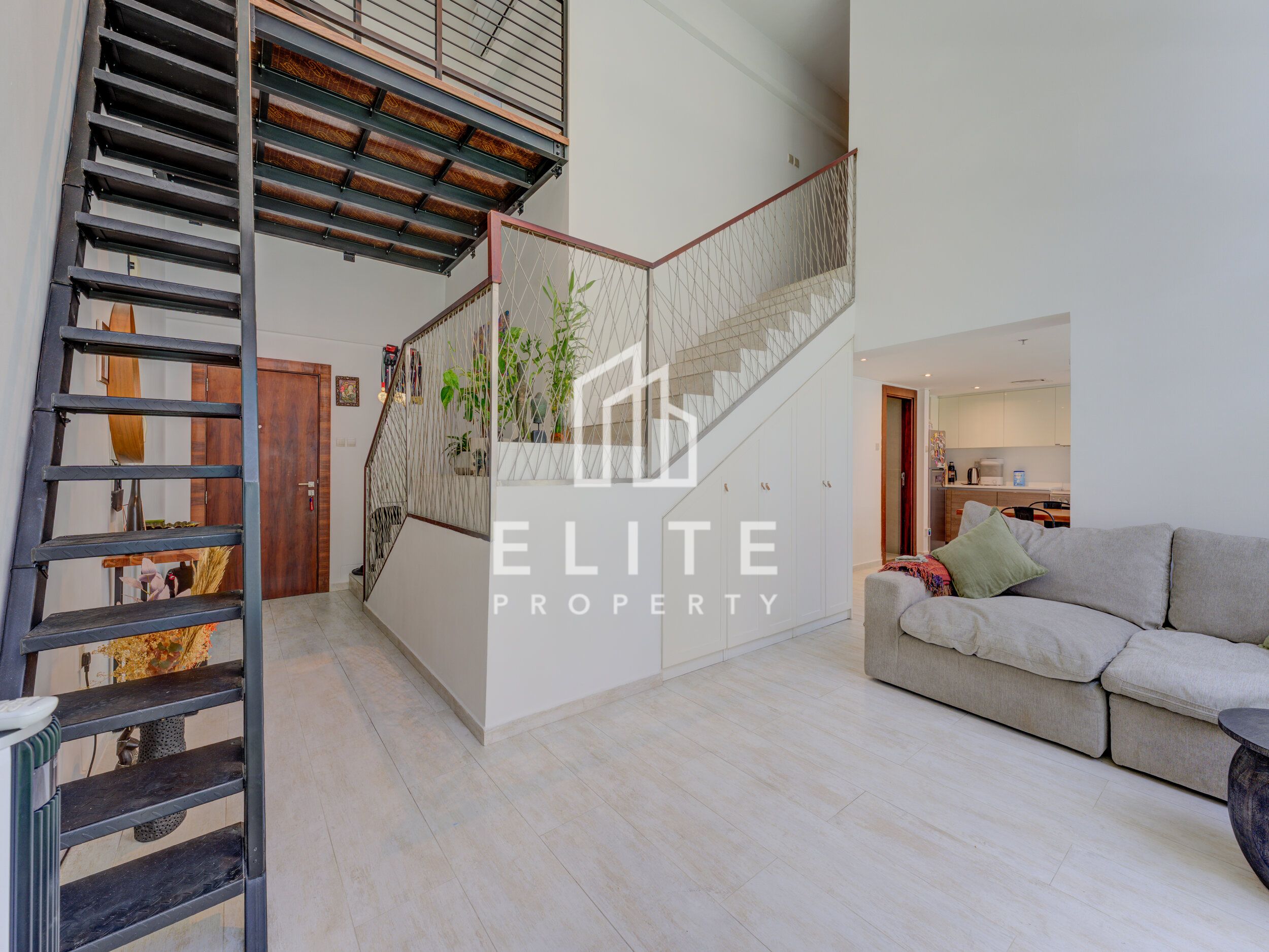 Upgraded 1-Bed + Loft Room | Vacant on Transfer