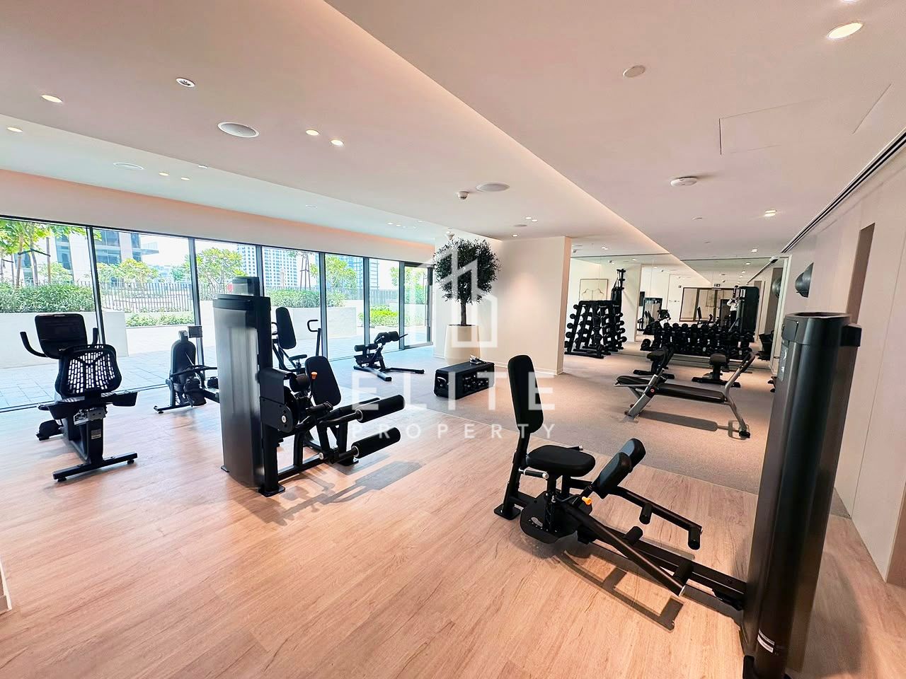 LUXURY BRAND NEW | HUGE TERRACE | BUILT IN KITCHEN