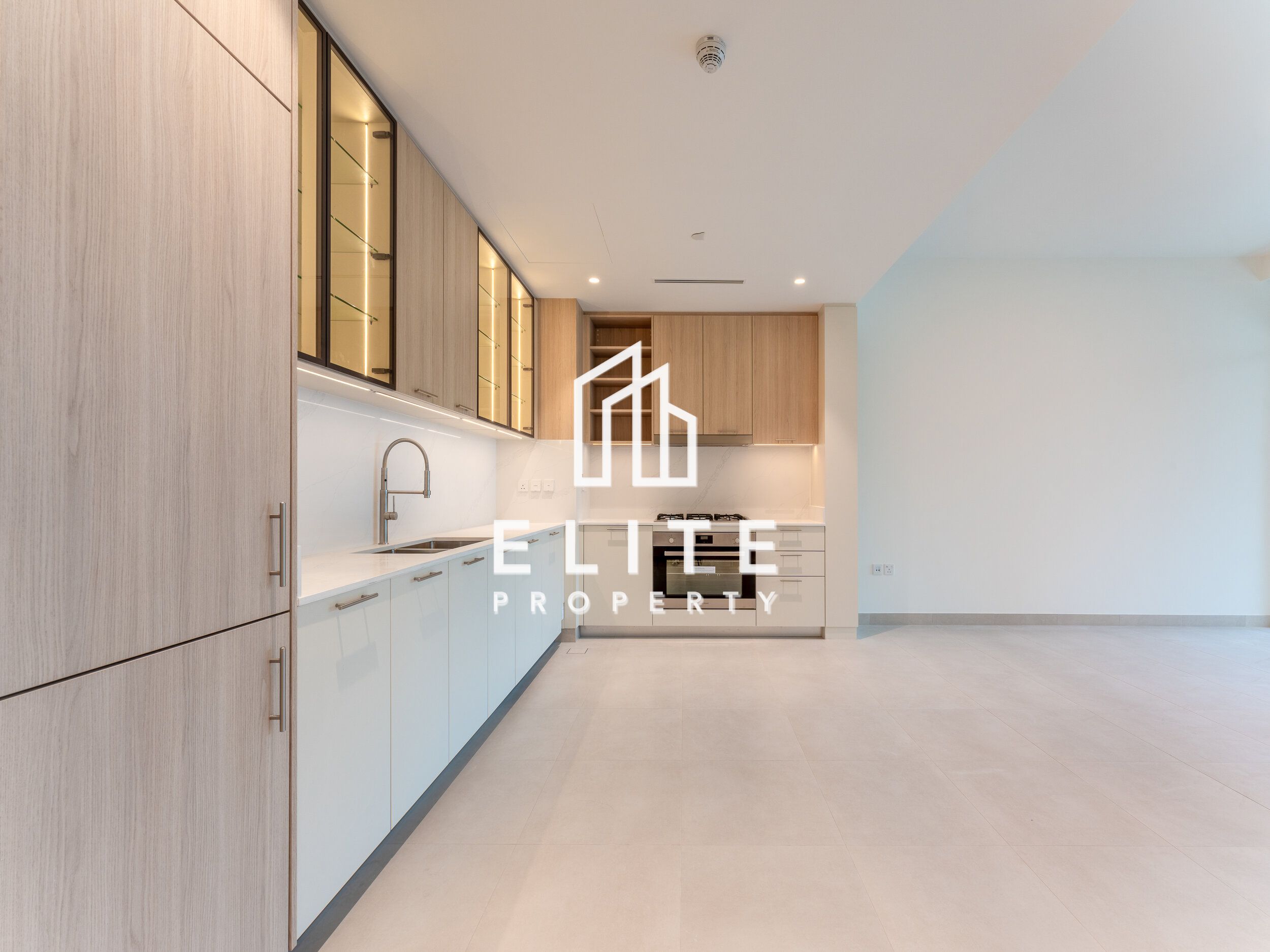 LUXURY BRAND NEW | HUGE TERRACE | BUILT IN KITCHEN