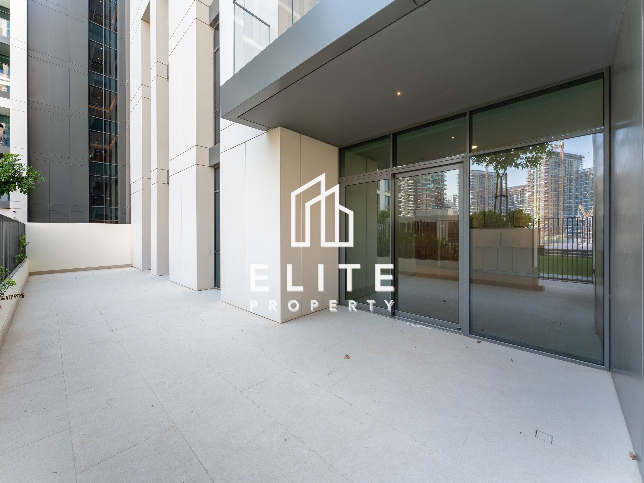 LUXURY BRAND NEW | HUGE TERRACE | BUILT IN KITCHEN