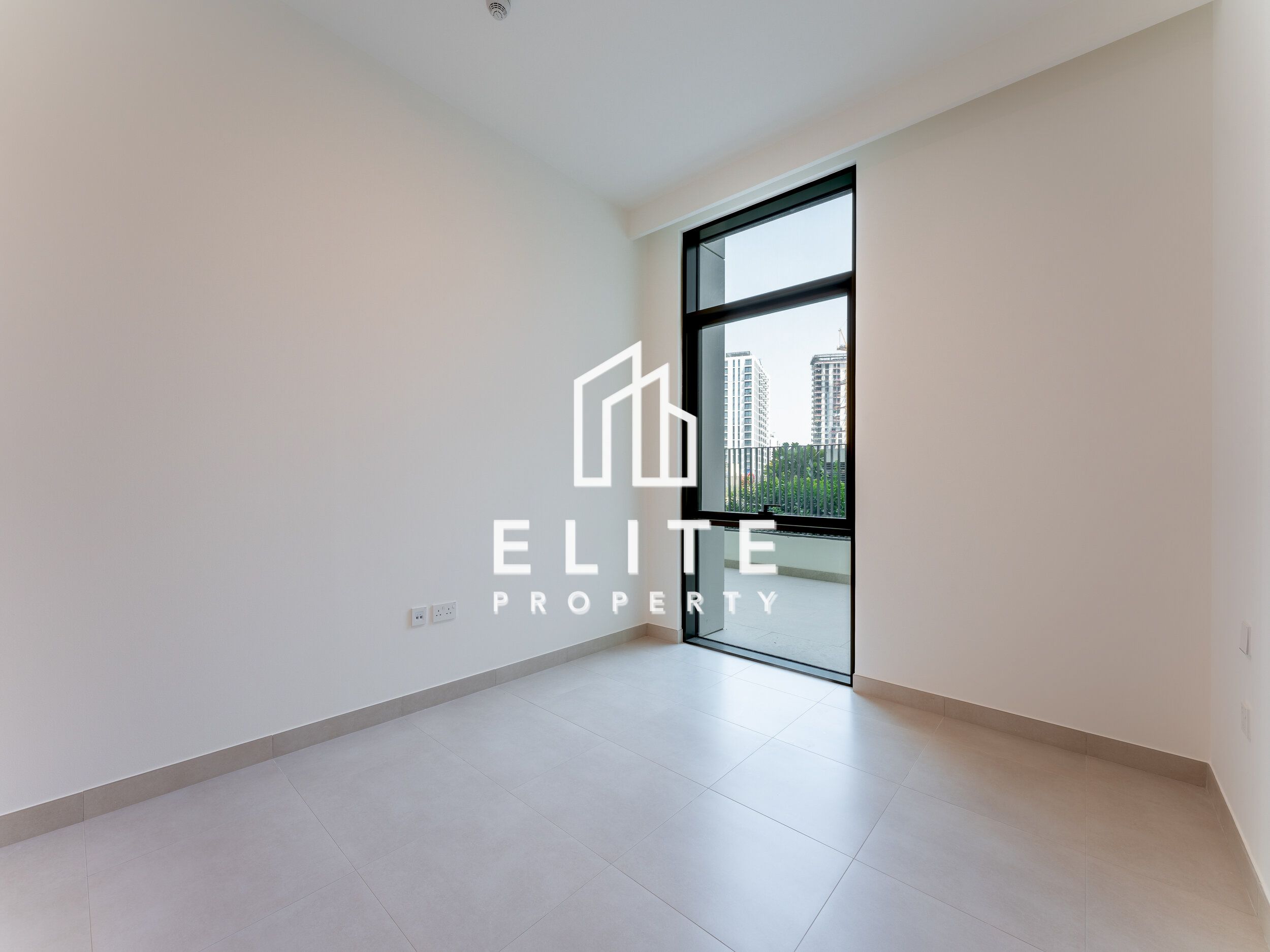 LUXURY BRAND NEW | HUGE TERRACE | BUILT IN KITCHEN