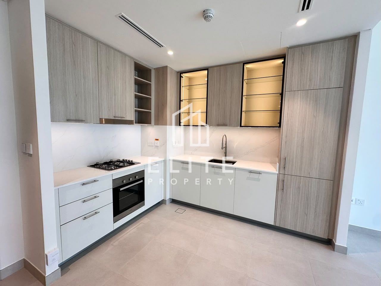 BRAND NEW READY | SPACIOUS | BUILT IN KITCHEN