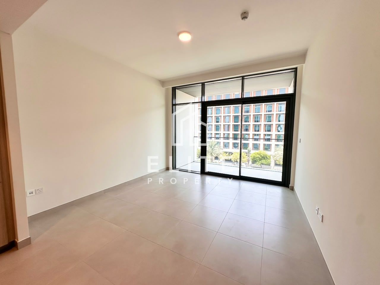 BRAND NEW READY | SPACIOUS | BUILT IN KITCHEN