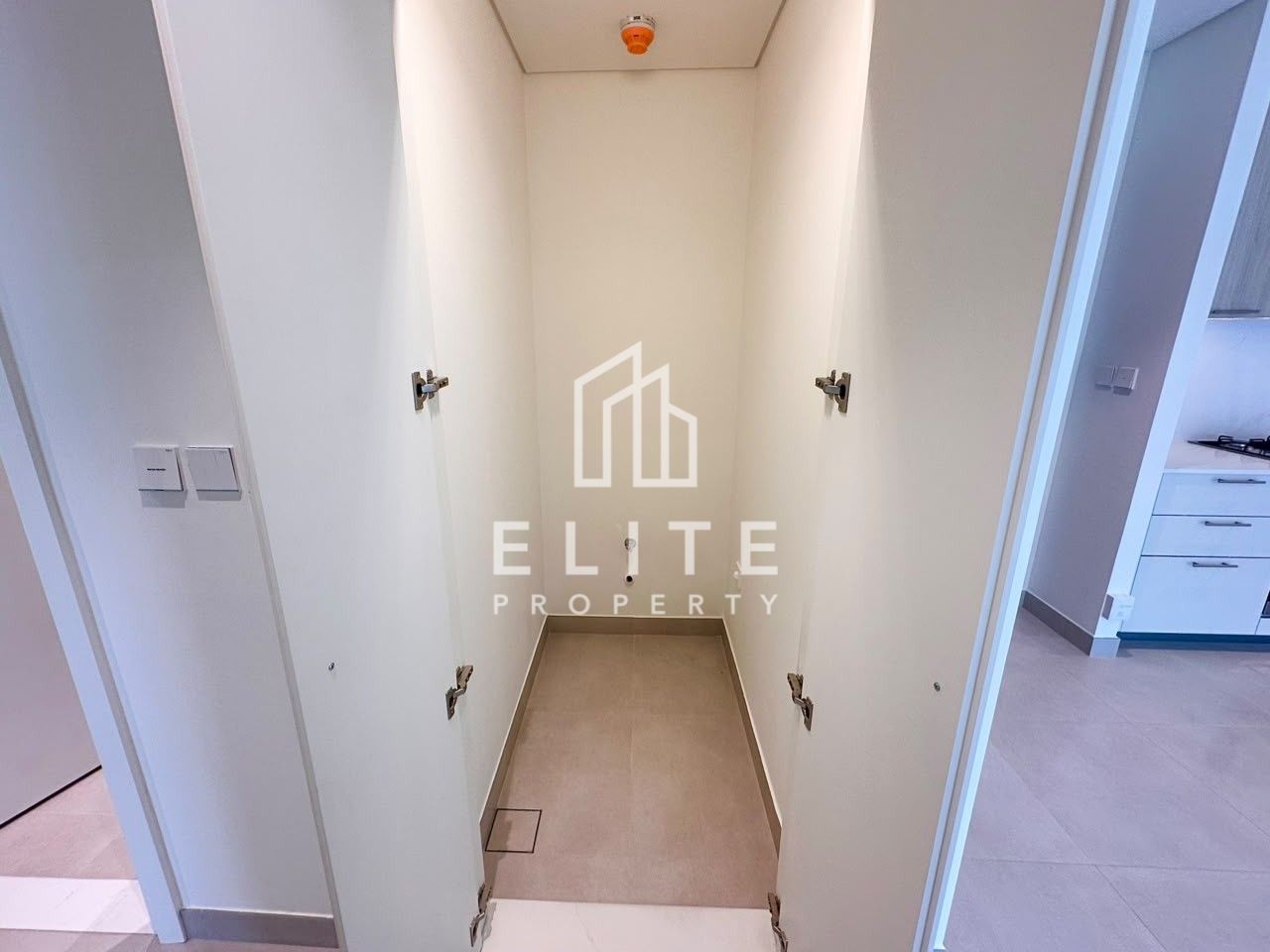 BRAND NEW READY | SPACIOUS | BUILT IN KITCHEN