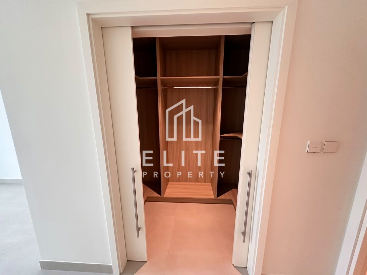 BRAND NEW READY | SPACIOUS | BUILT IN KITCHEN