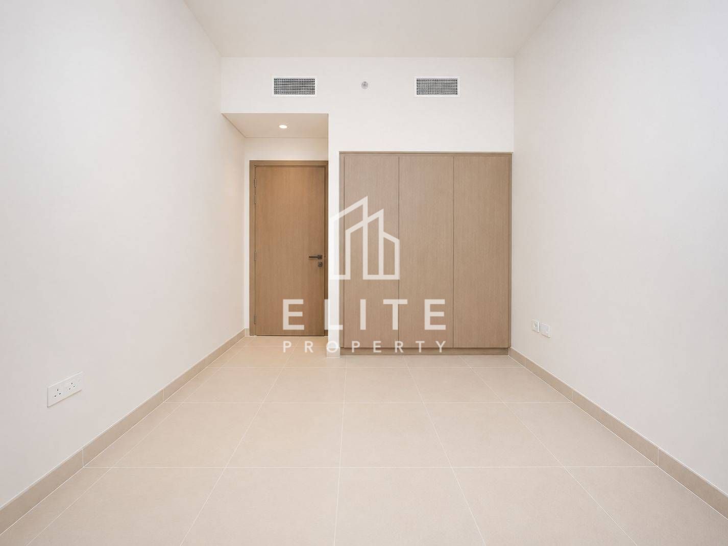 Vacant | Mid Floor | Viewings Possible