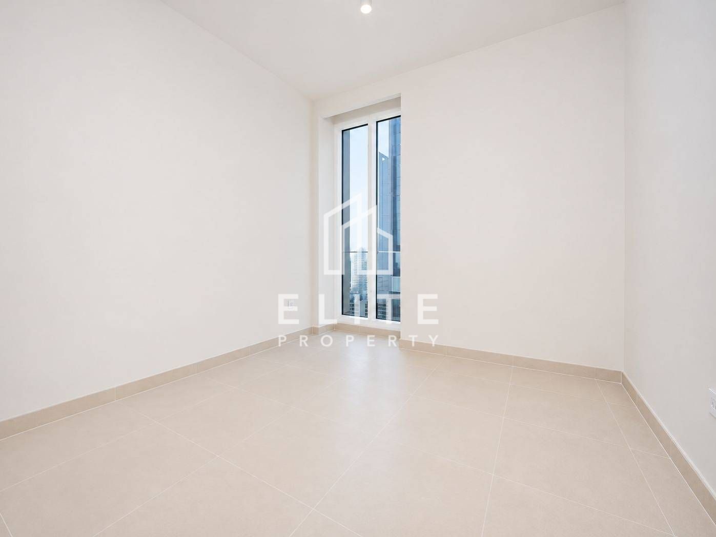 Vacant | Mid Floor | Viewings Possible