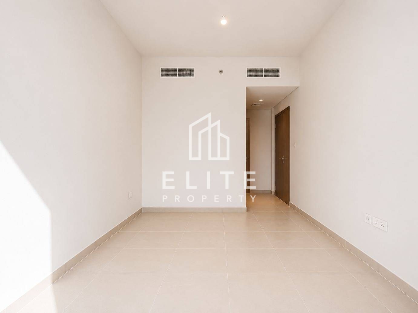 Vacant | Mid Floor | Viewings Possible