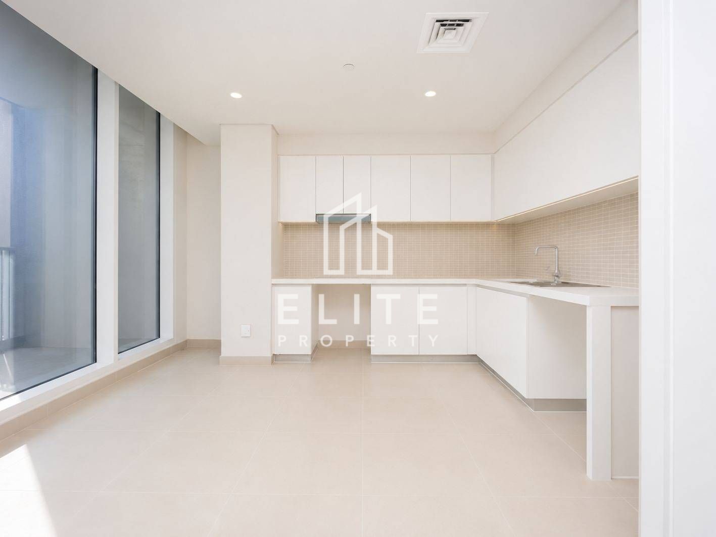 Vacant | Mid Floor | Viewings Possible