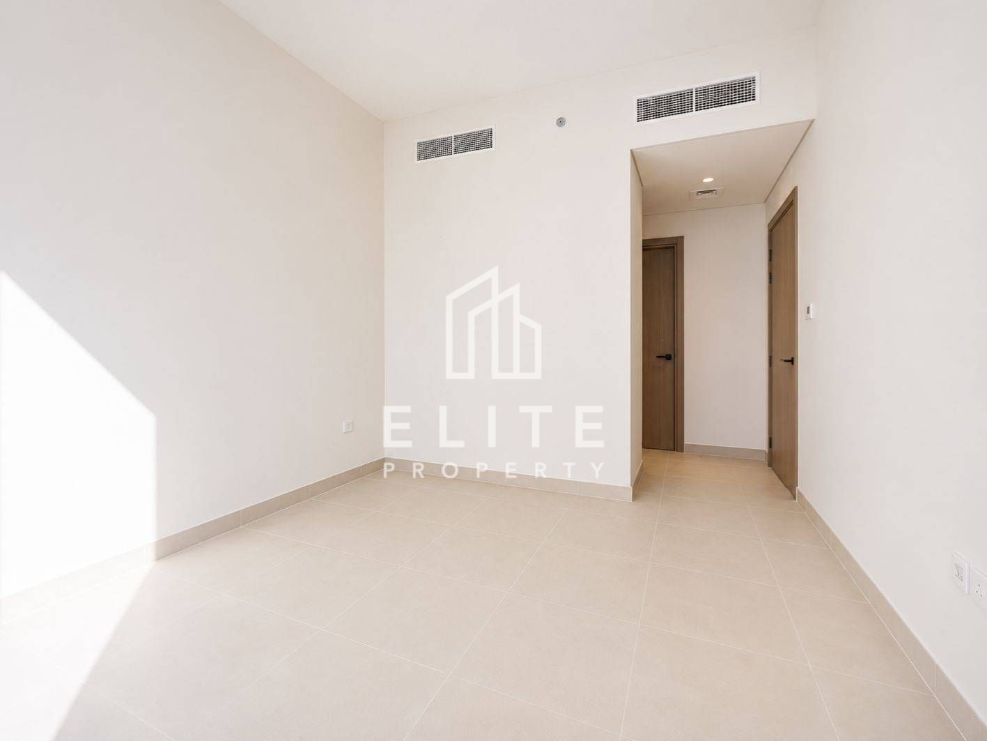 Vacant | Mid Floor | Viewings Possible