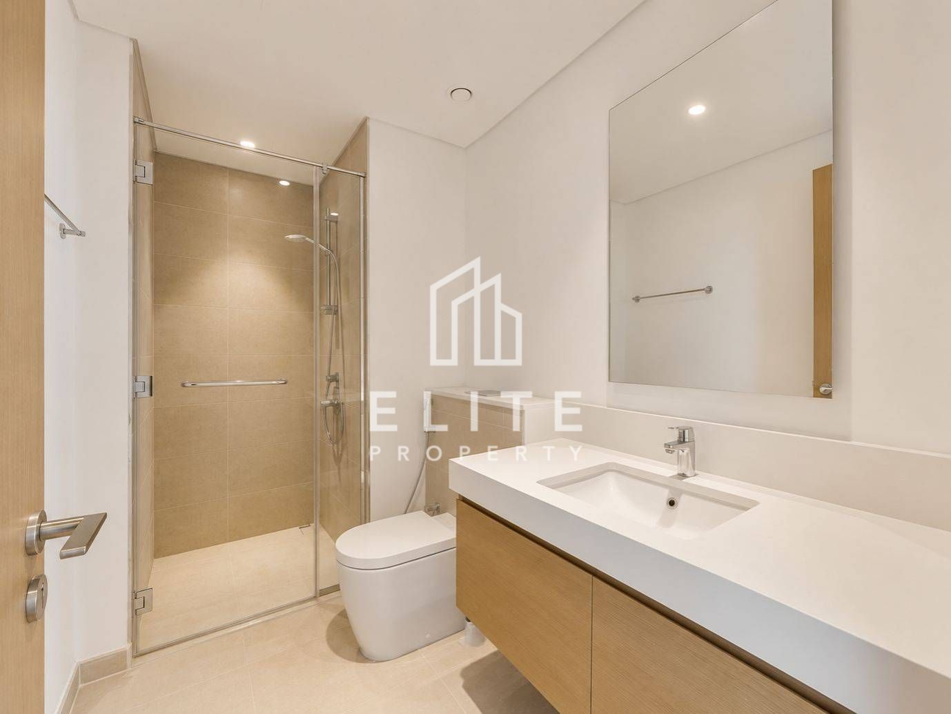 Vacant | Mid Floor | Viewings Possible