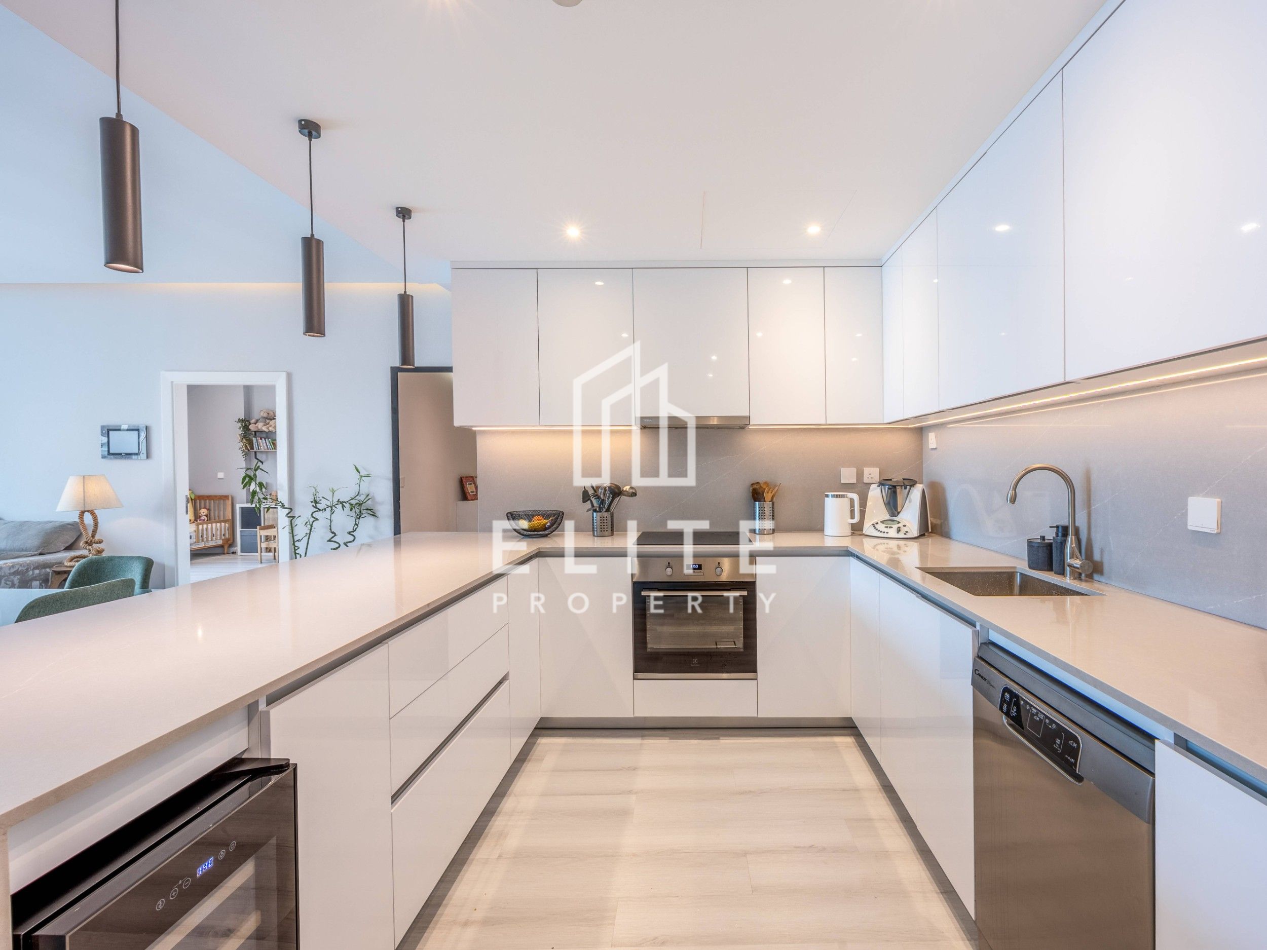 Fully Upgraded | Business bay | Park View