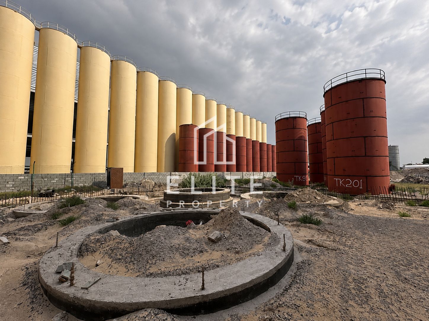 CRUDE OIL TERMINAL INVESTMENT PROPOSAL – 52,000 CBM Capacity  Sales asking price:  AED 55,000,000 / $ 15,000,000 (USD) Sharjah Free Zone, Hamriyah Zone 1, UAE