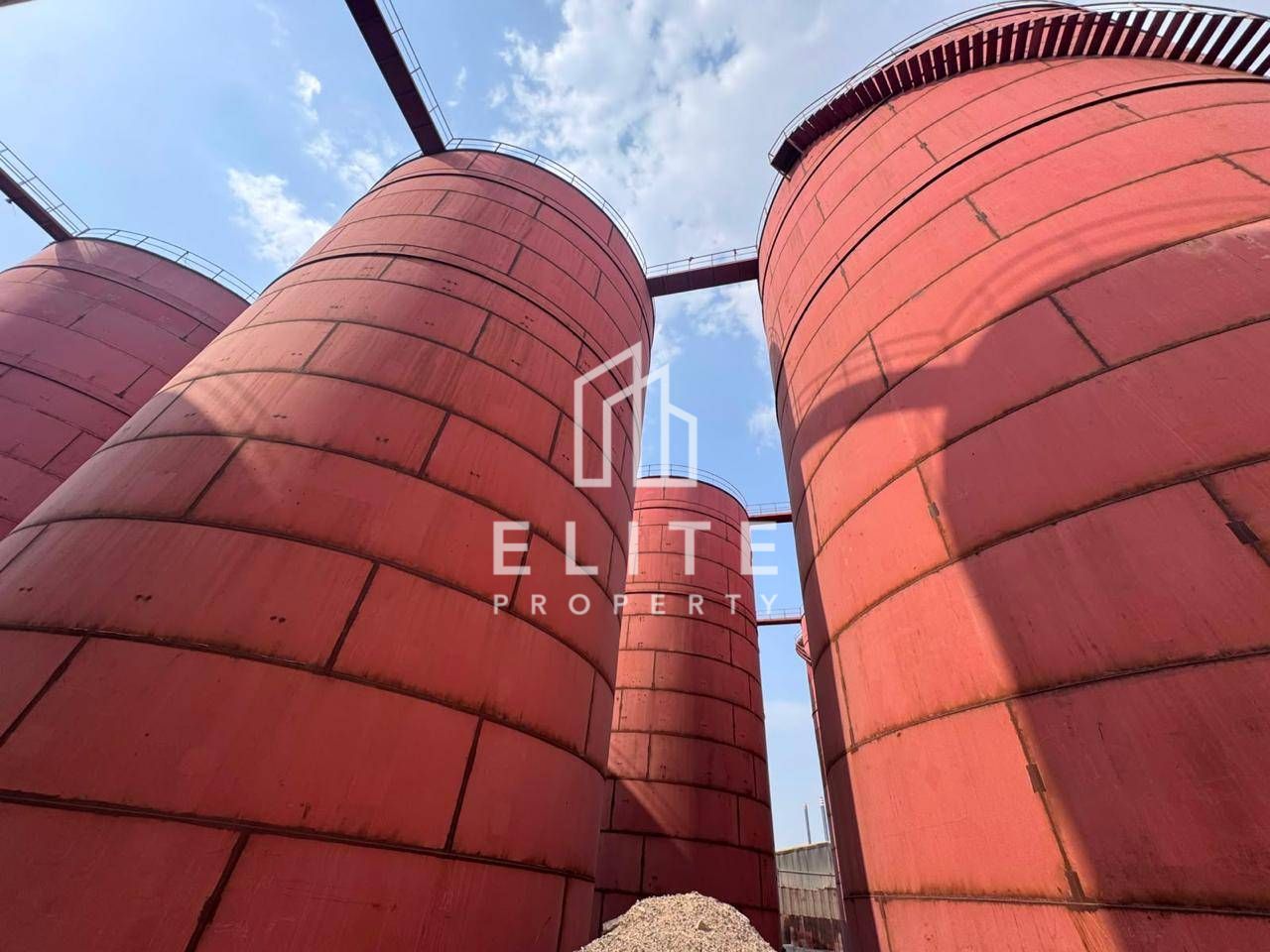 CRUDE OIL TERMINAL INVESTMENT PROPOSAL – 52,000 CBM Capacity  Sales asking price:  AED 55,000,000 / $ 15,000,000 (USD) Sharjah Free Zone, Hamriyah Zone 1, UAE
