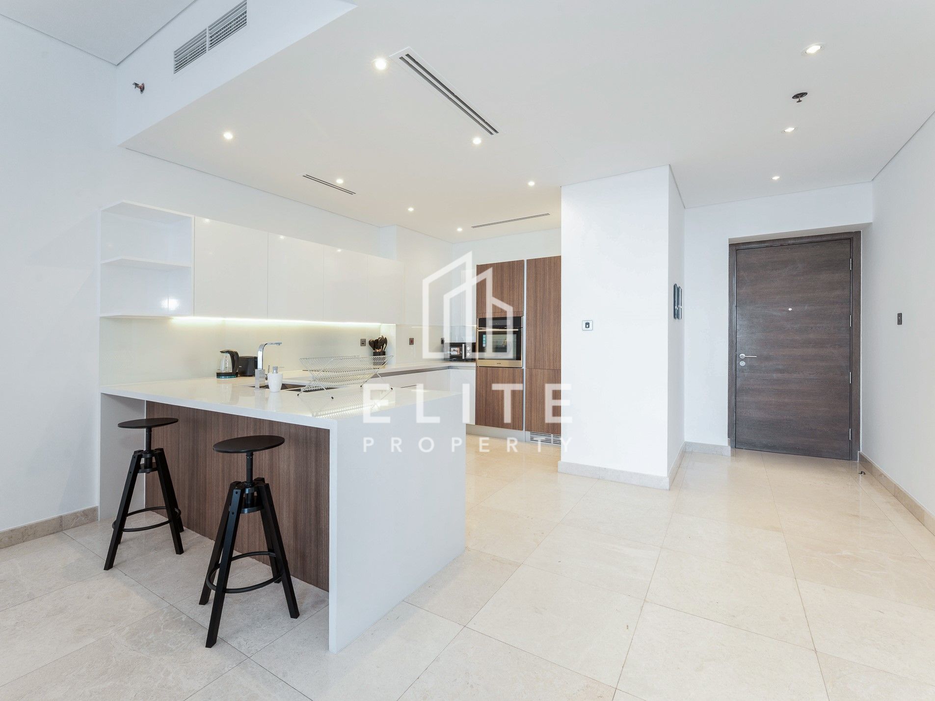 Luxury Waterfront 1BR | With direct Pool Access