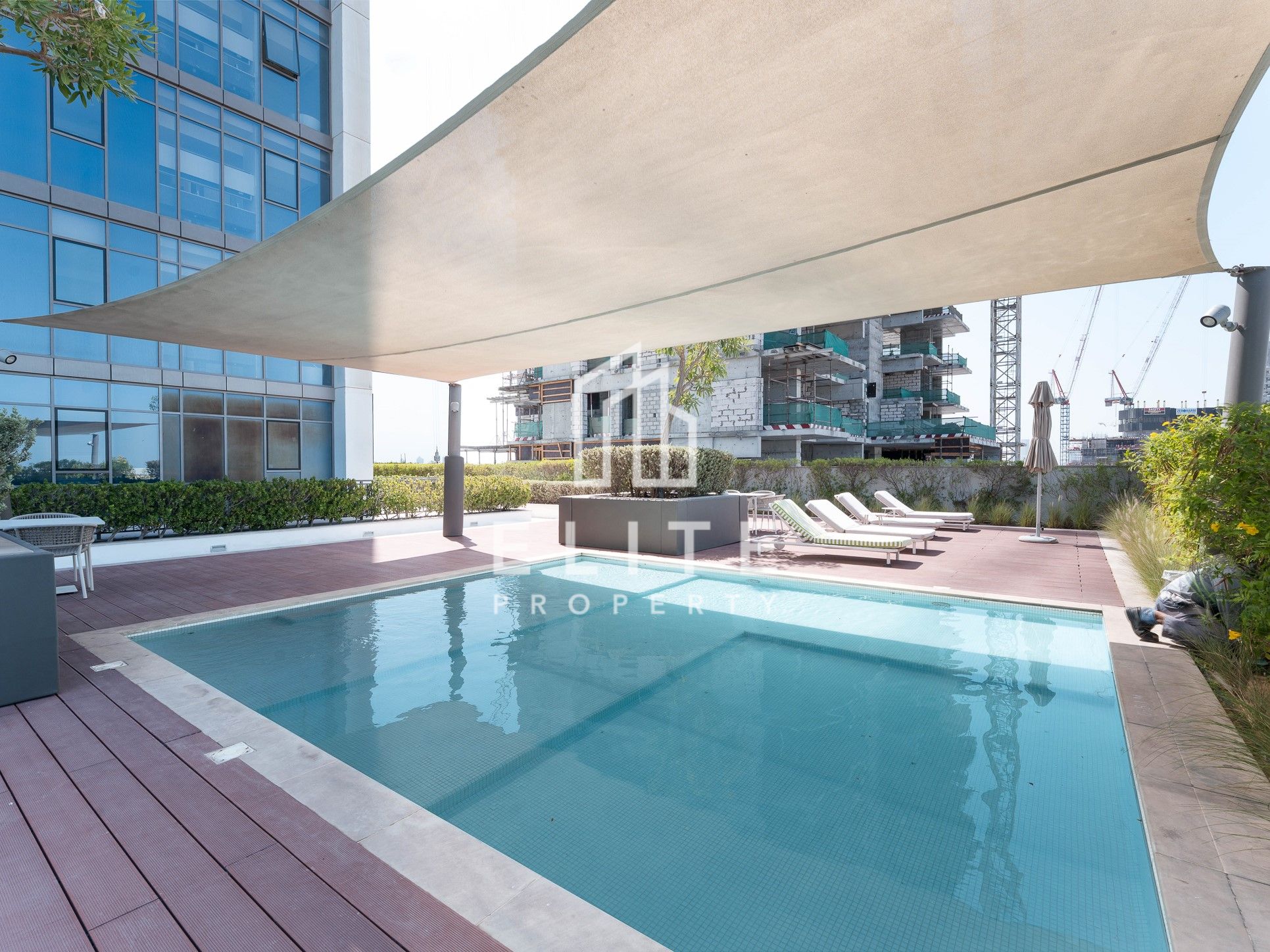 Luxury Waterfront 1BR | With direct Pool Access