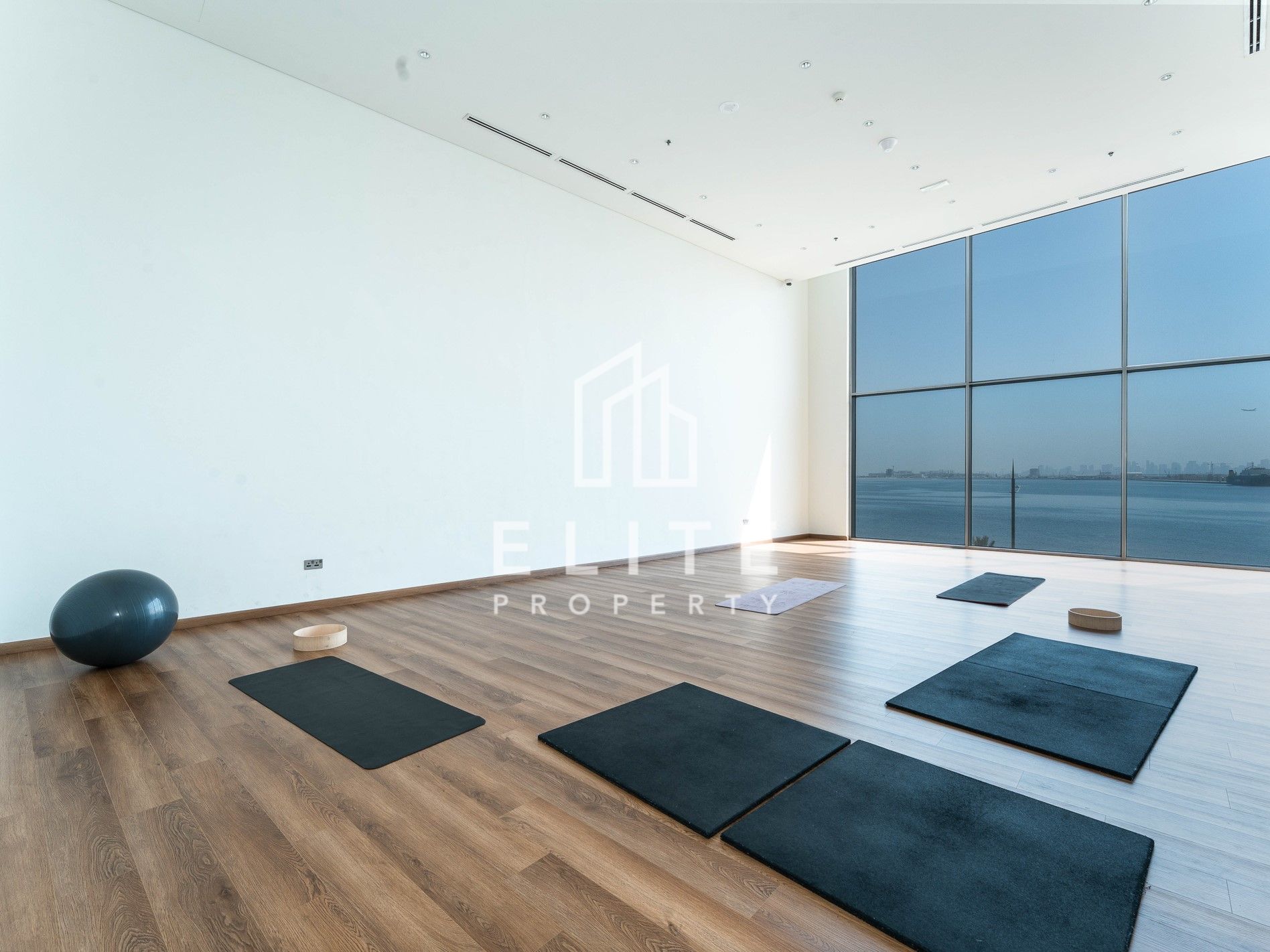 Luxury Waterfront 1BR | With direct Pool Access