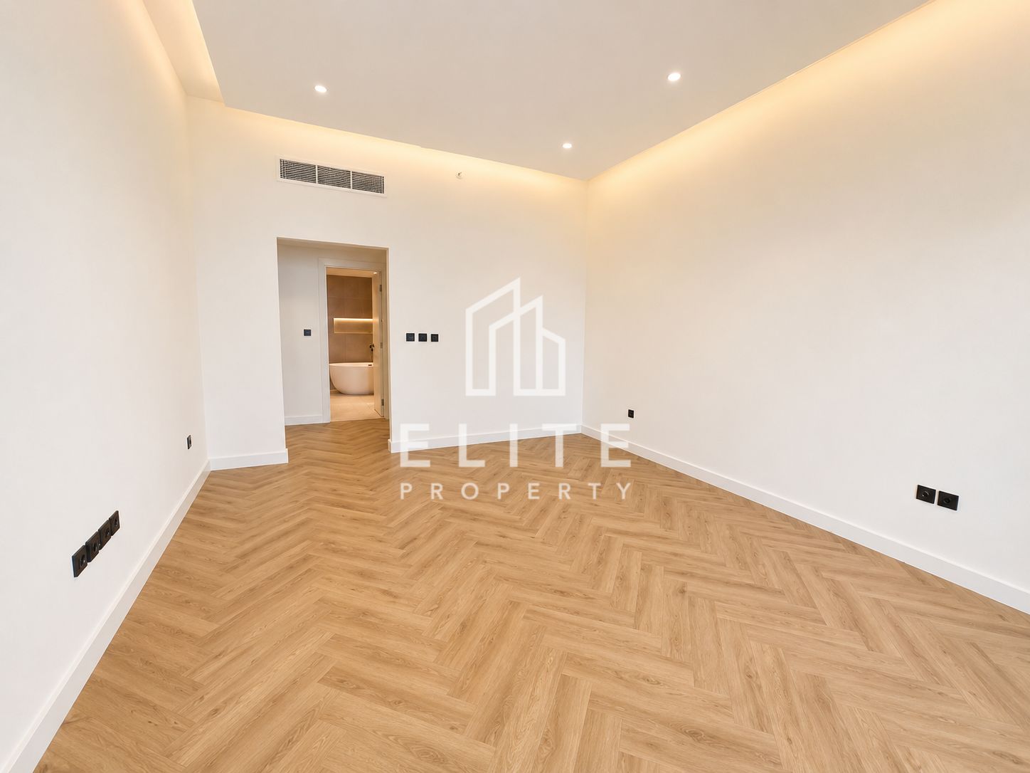 Fully Upgraded | Vacant | Sea View