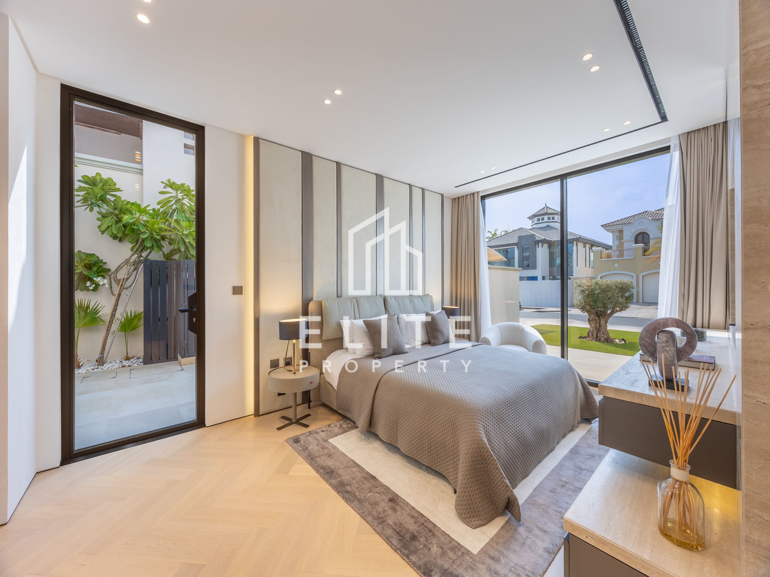 FULLY UPGRADED | EXTENDED PLOT | VACANT