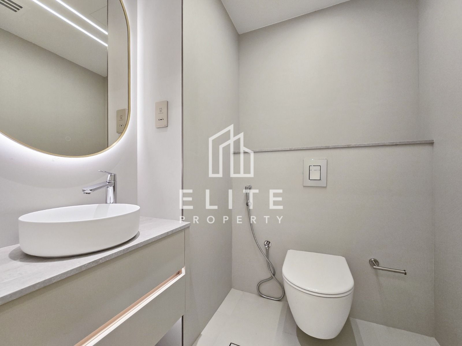 Upgraded 3 Bedrooms with Full Sea View | Vacant