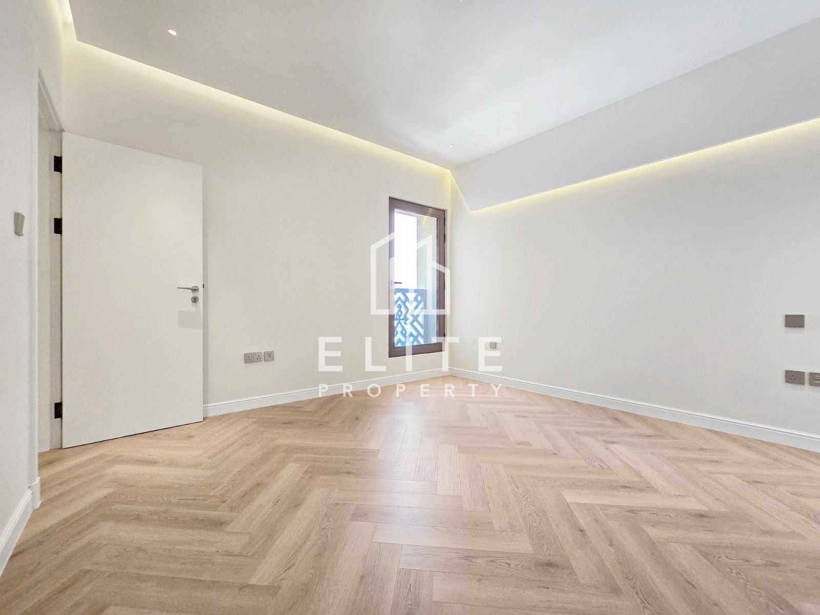 Upgraded 3 Bedrooms with Full Sea View | Vacant