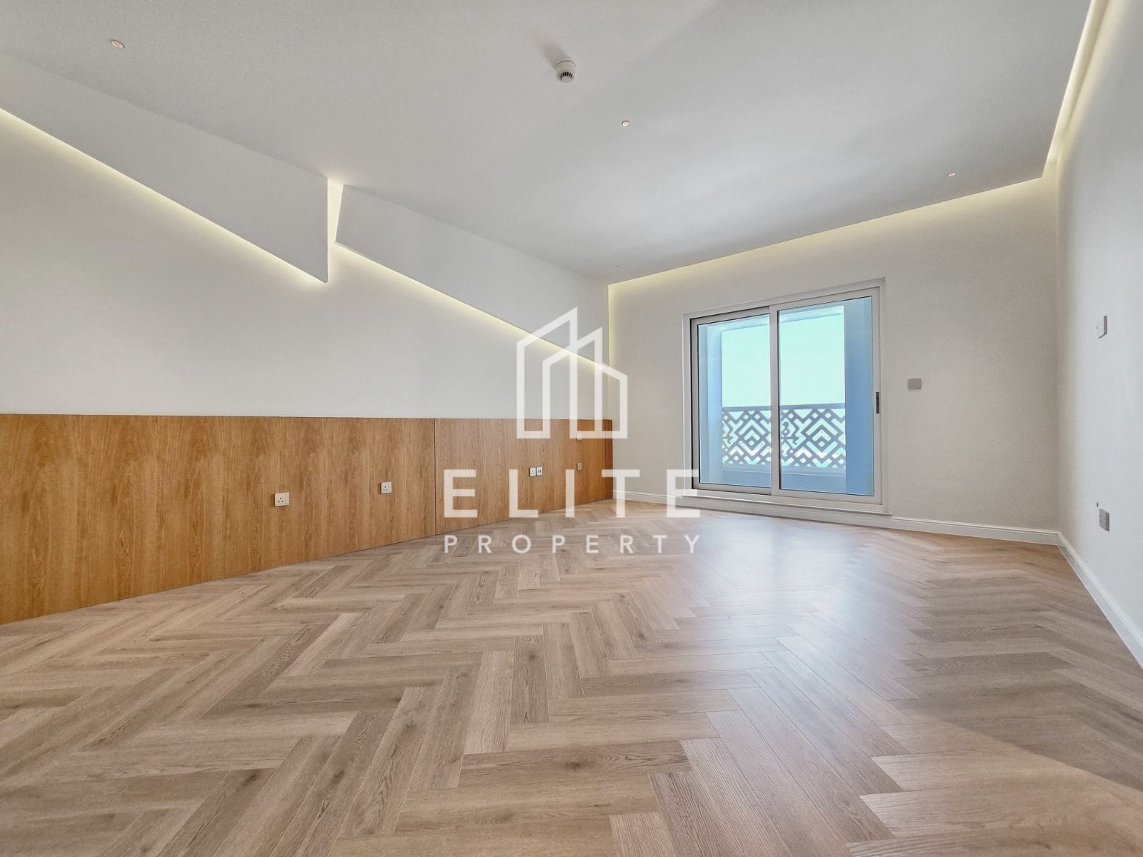 Upgraded 3 Bedrooms with Full Sea View | Vacant