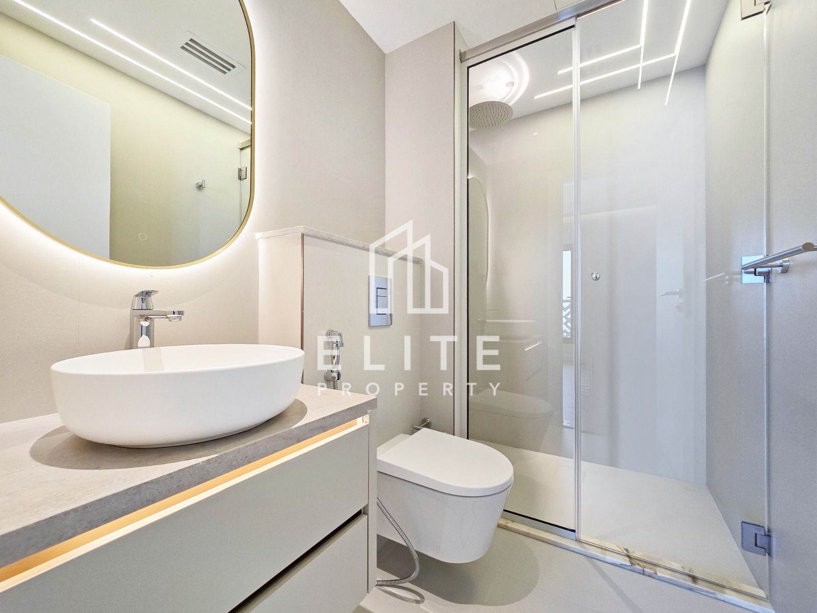 Upgraded 3 Bedrooms with Full Sea View | Vacant