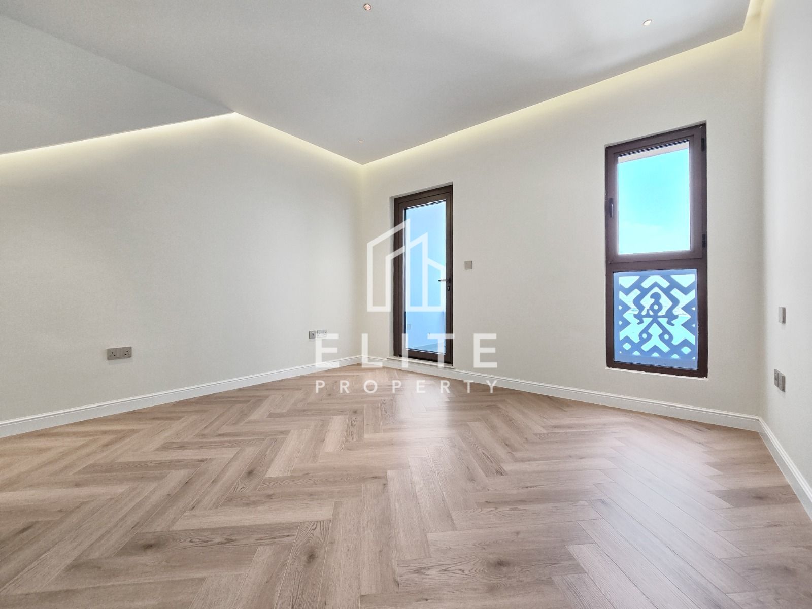Upgraded 3 Bedrooms with Full Sea View | Vacant