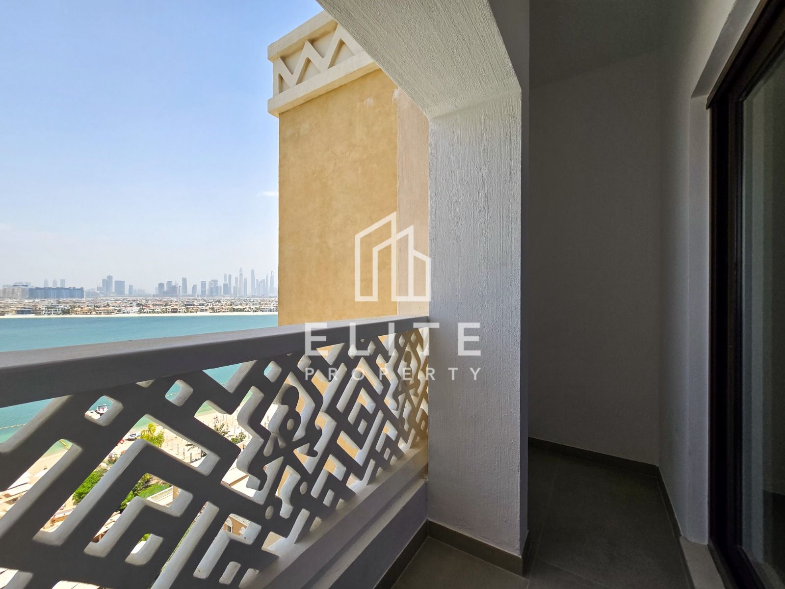 Upgraded 3 Bedrooms with Full Sea View | Vacant