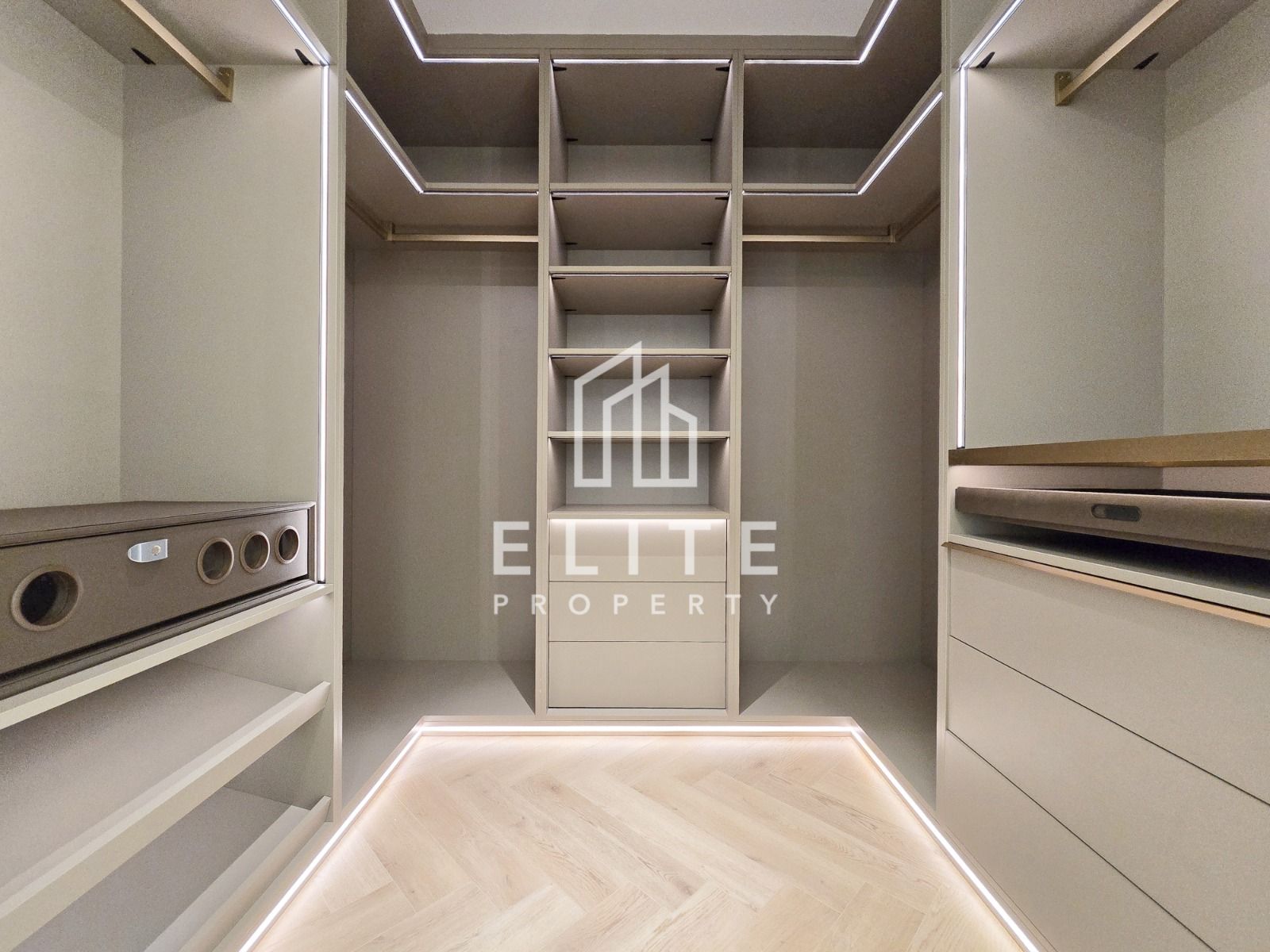 Upgraded 3 Bedrooms with Full Sea View | Vacant