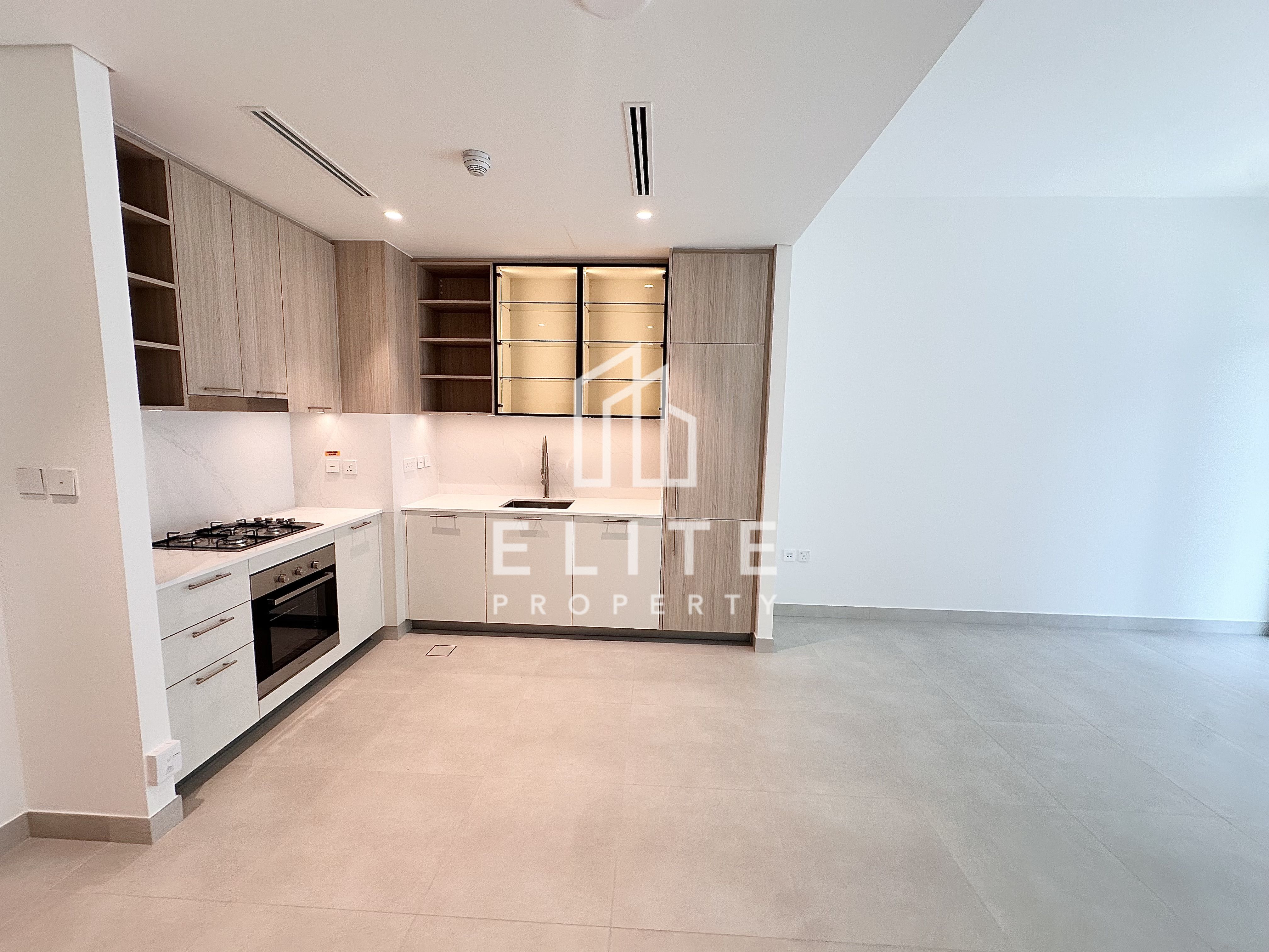BRAND NEW | ON CENTRAL PARK | WHITE GOODS INCL