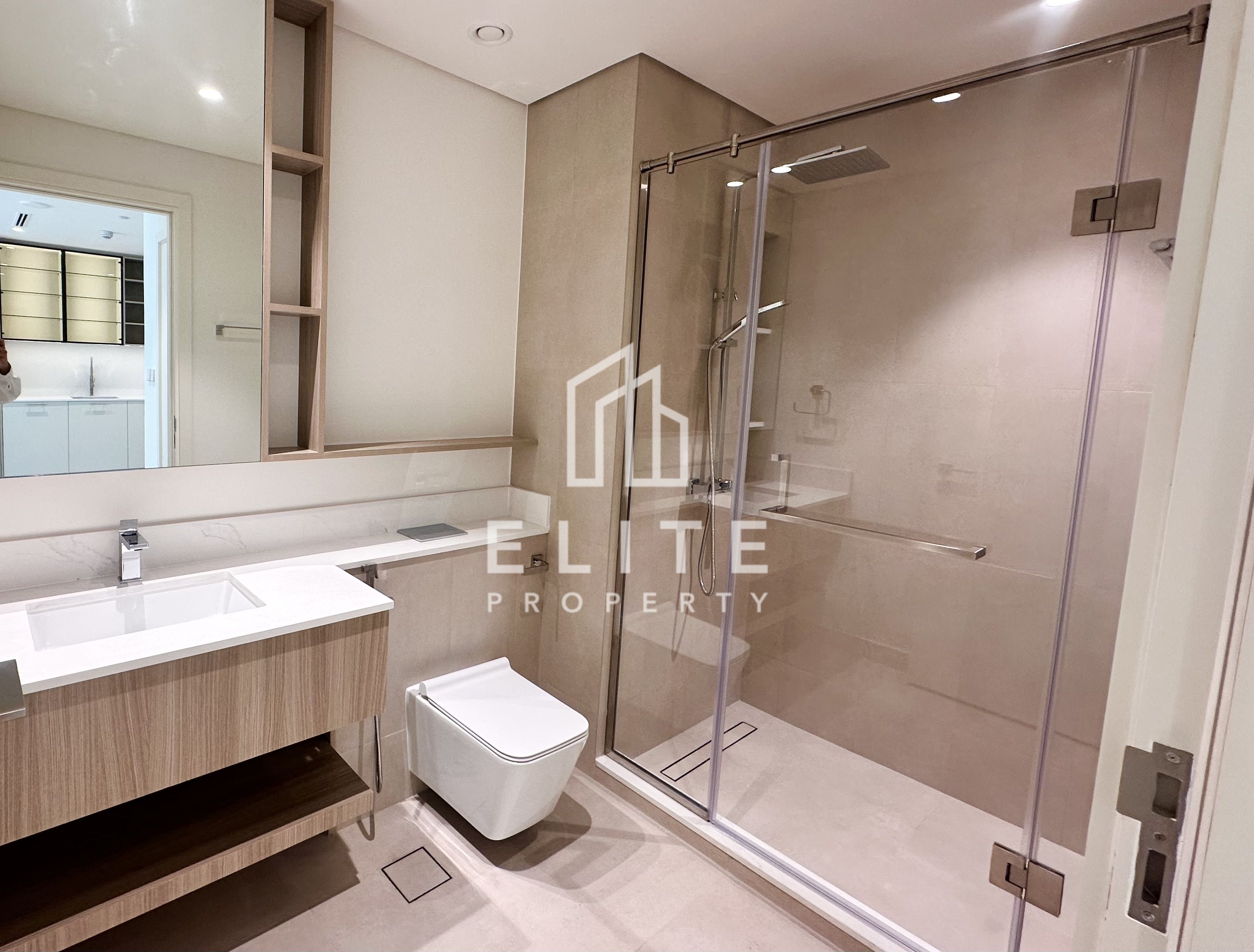 BRAND NEW | ON CENTRAL PARK | WHITE GOODS INCL