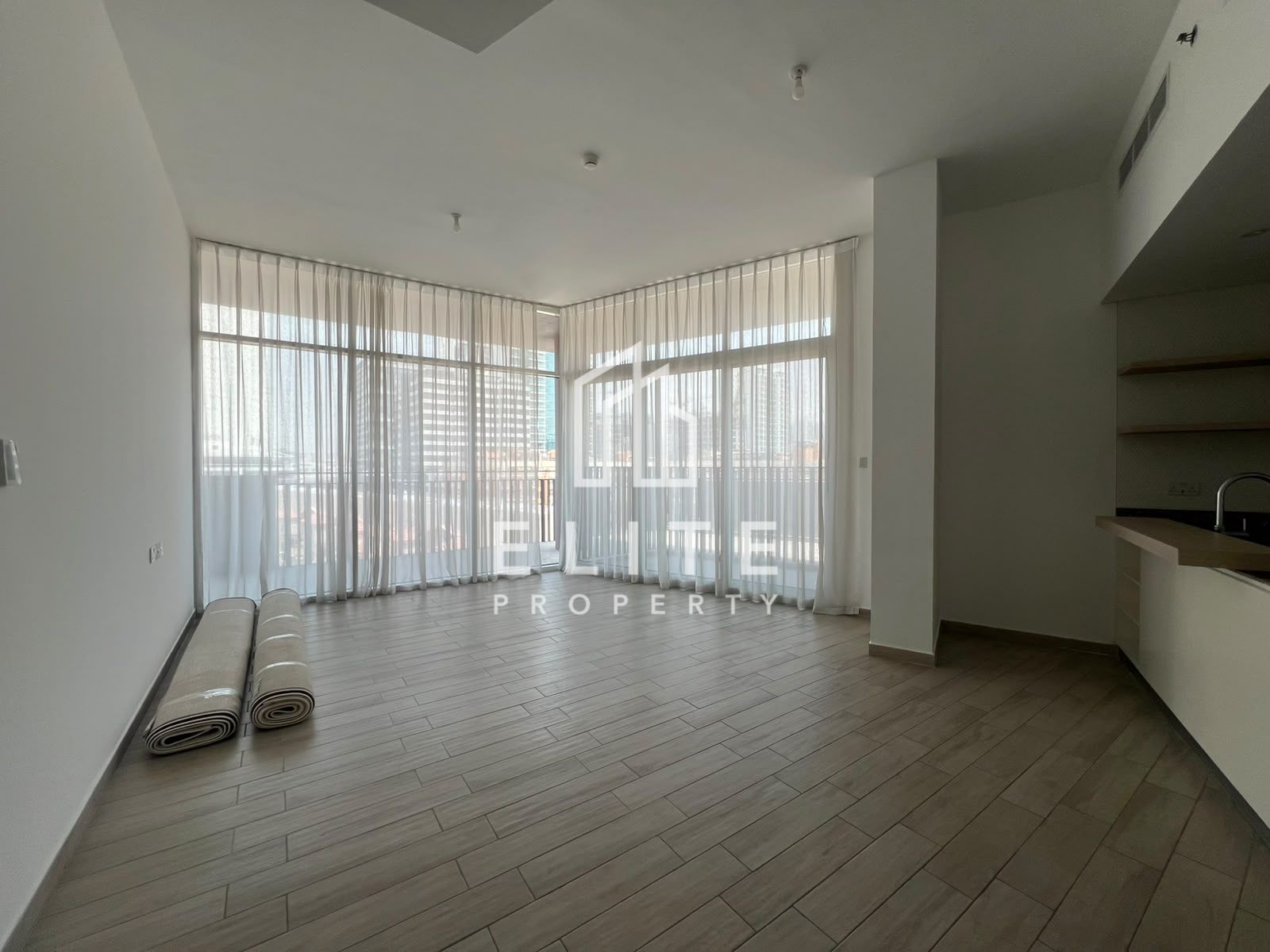 READY TO MOVE, SPACIOUS LAYOUT, HIGHLY MAINTAINED