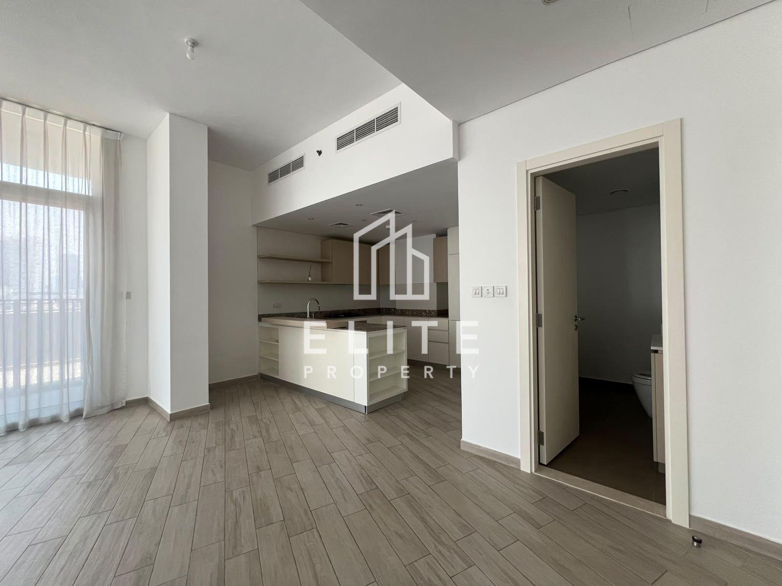 READY TO MOVE, SPACIOUS LAYOUT, HIGHLY MAINTAINED