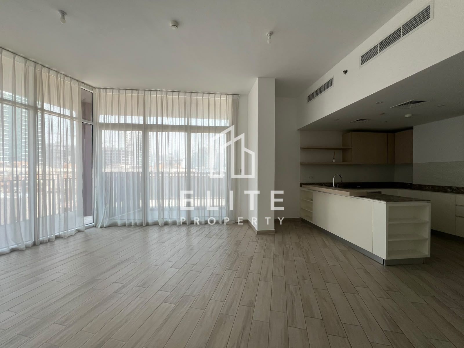 READY TO MOVE, SPACIOUS LAYOUT, HIGHLY MAINTAINED