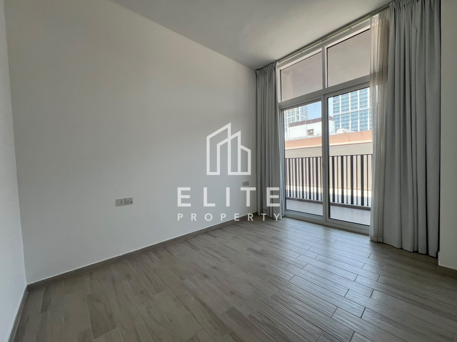 READY TO MOVE, SPACIOUS LAYOUT, HIGHLY MAINTAINED