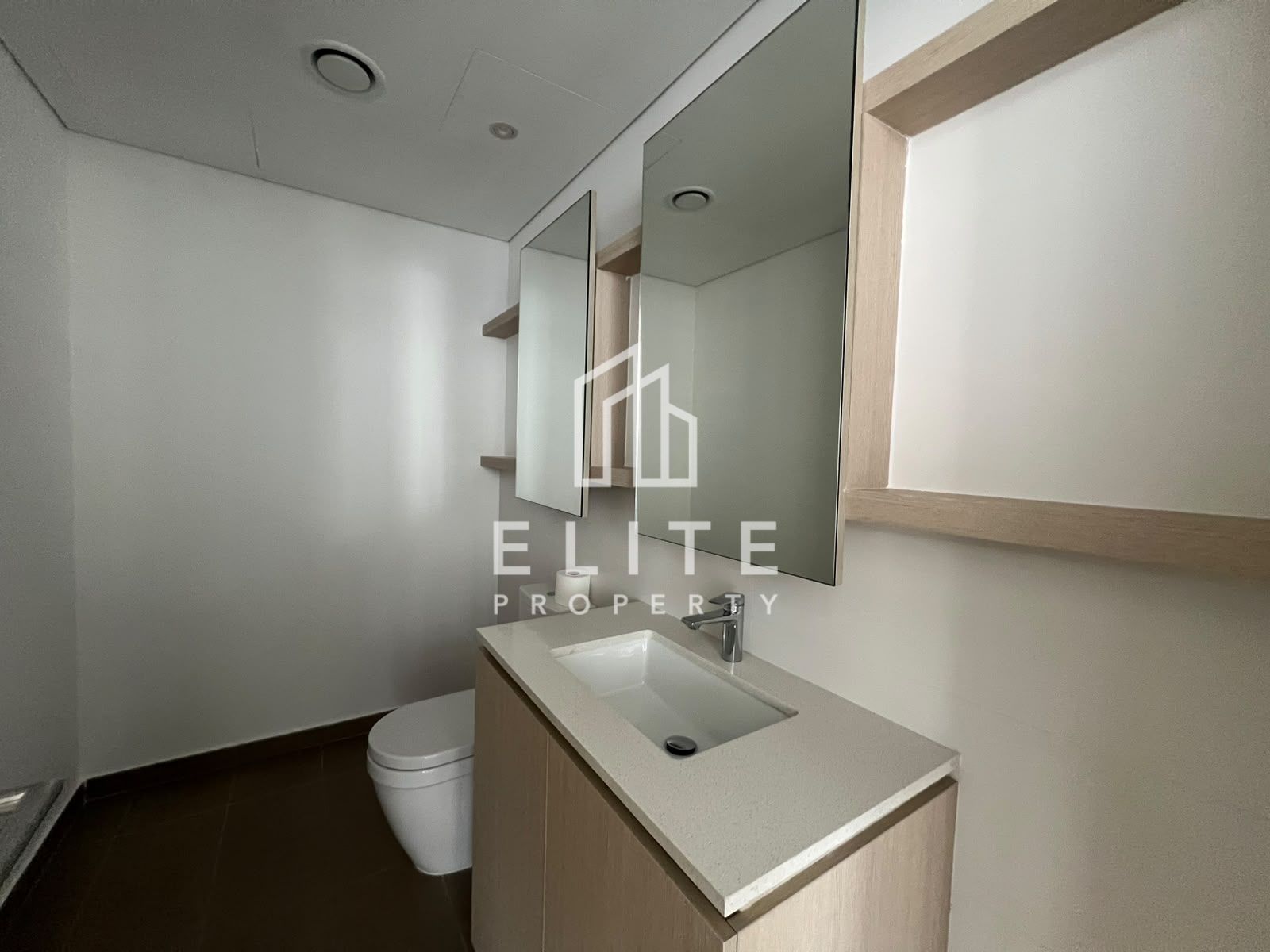 READY TO MOVE, SPACIOUS LAYOUT, HIGHLY MAINTAINED