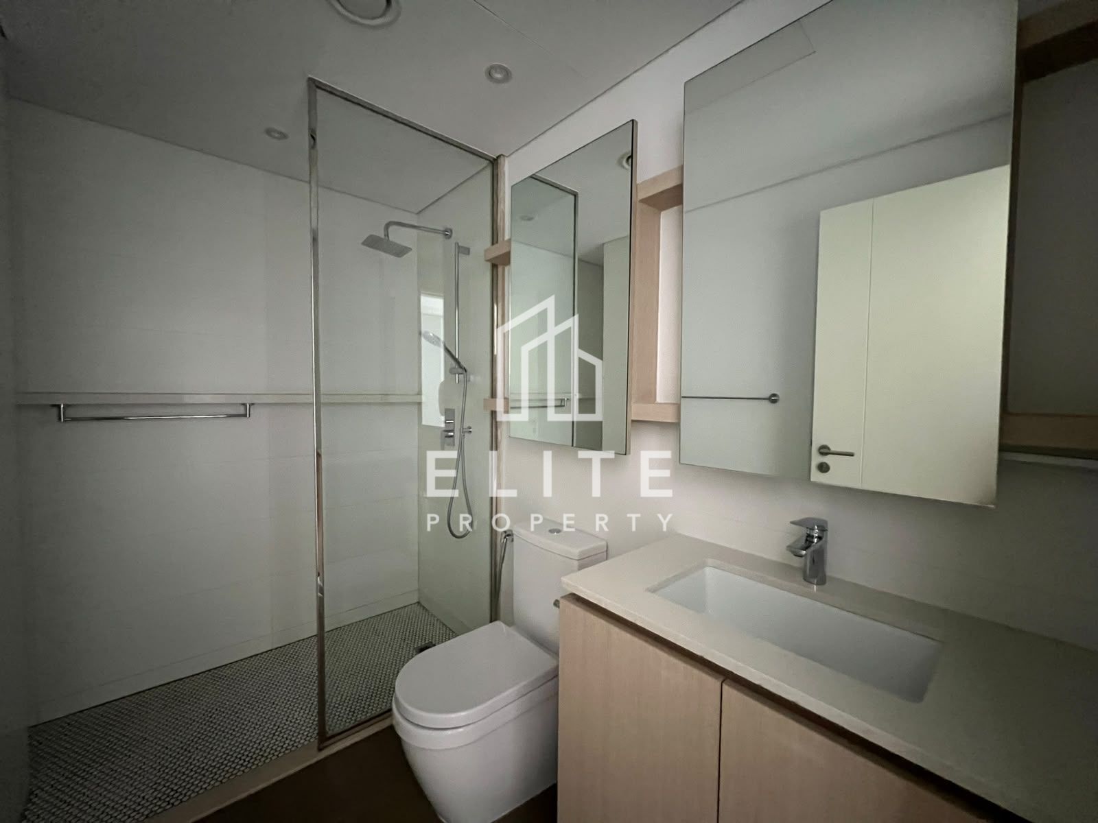 READY TO MOVE, SPACIOUS LAYOUT, HIGHLY MAINTAINED