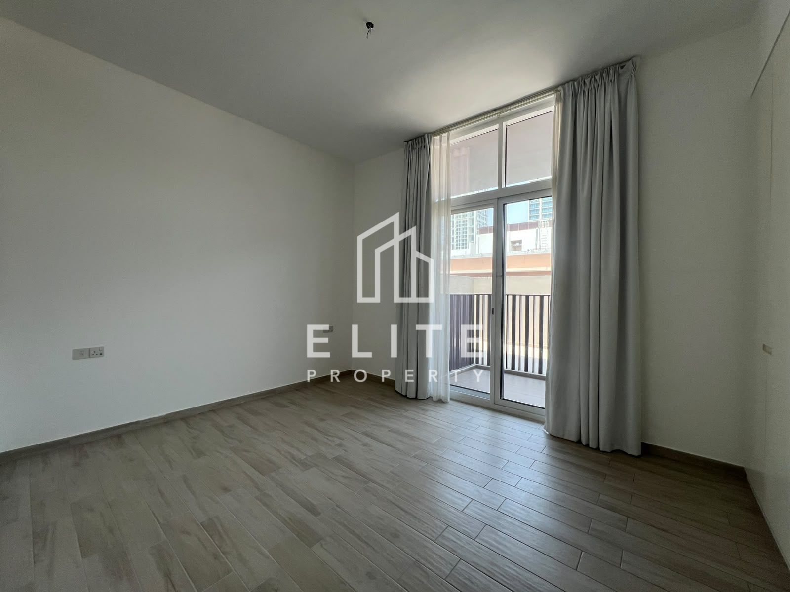 READY TO MOVE, SPACIOUS LAYOUT, HIGHLY MAINTAINED