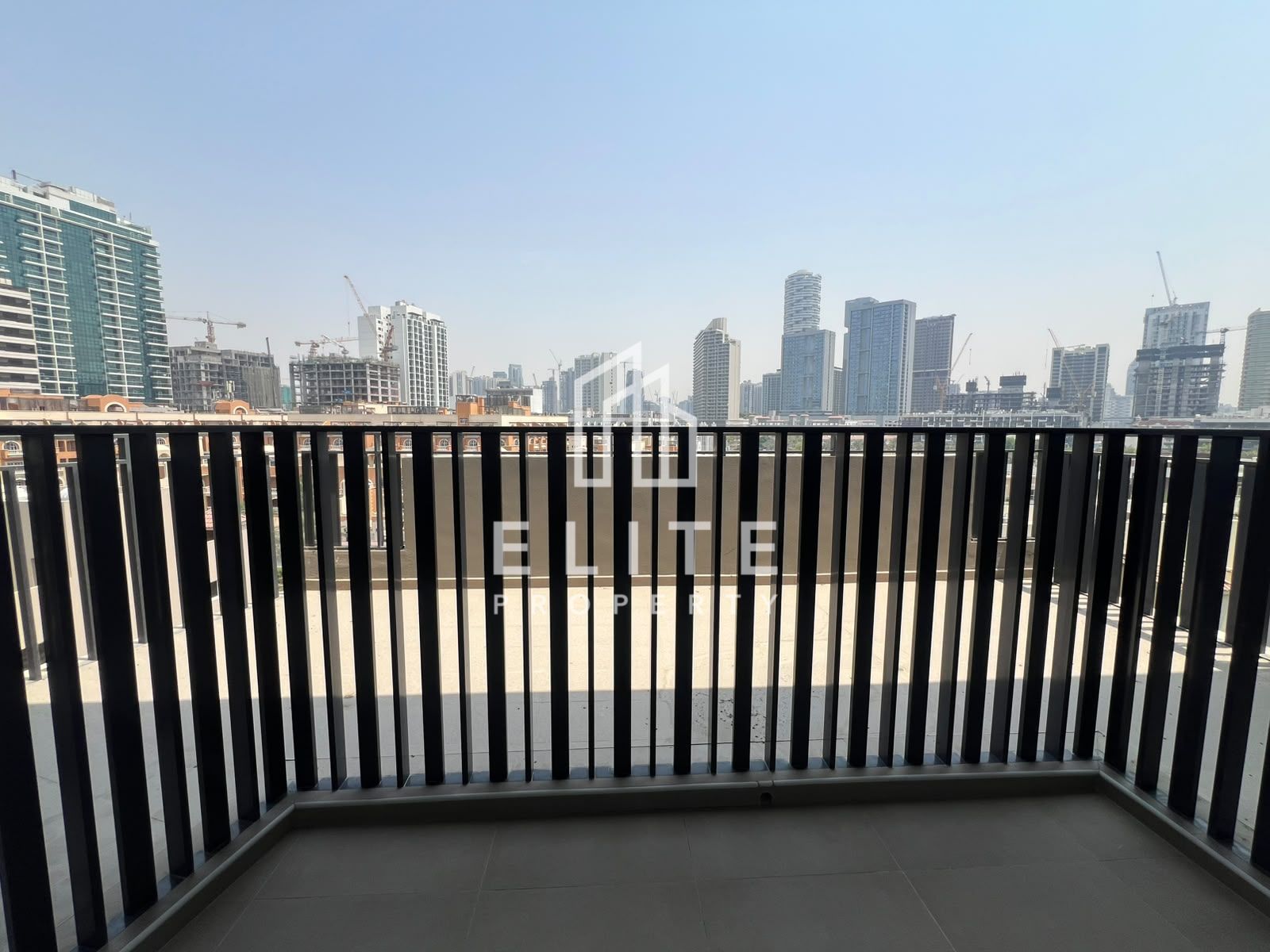 READY TO MOVE, SPACIOUS LAYOUT, HIGHLY MAINTAINED