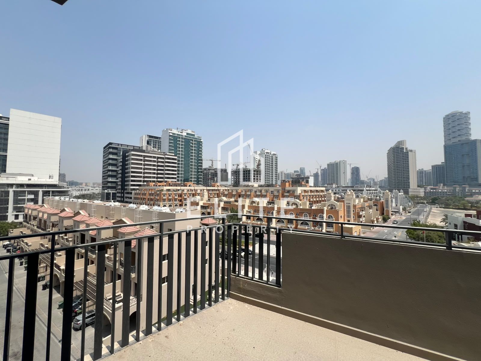 READY TO MOVE, SPACIOUS LAYOUT, HIGHLY MAINTAINED
